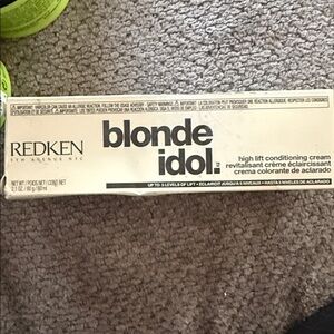 New in box Redken Blonde Idol AP .19 ash pearl High Lift Conditioning Cream